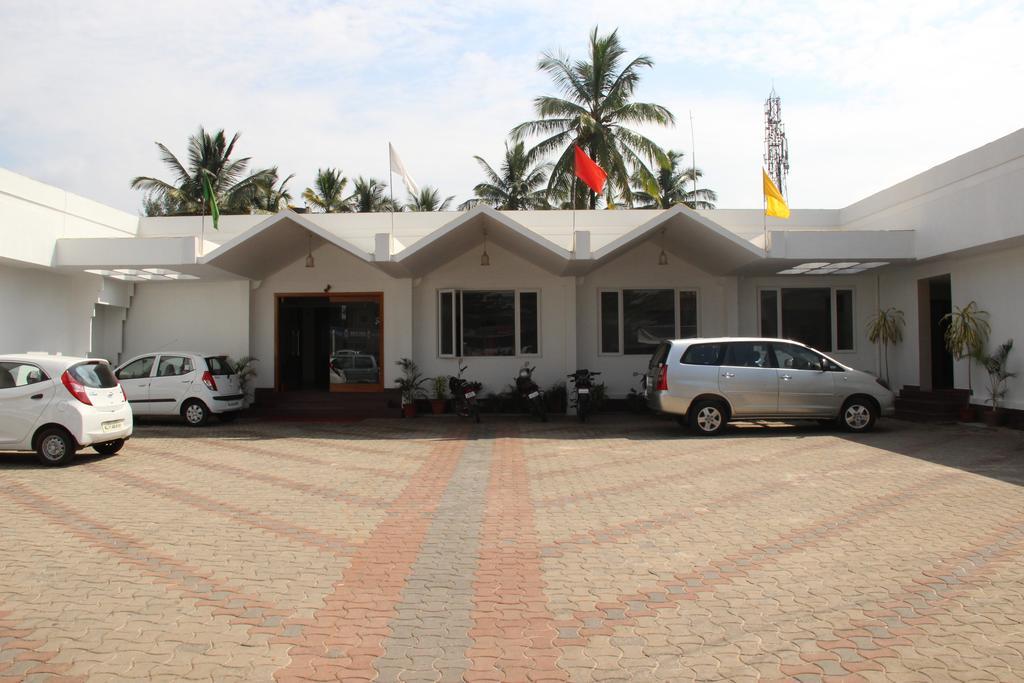 Issacs The Resort Sultan Bathery Exterior photo